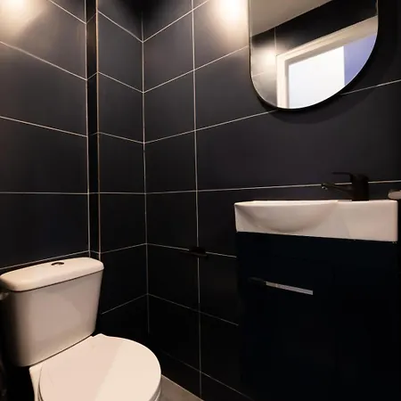 Beautiful Fully Renovated - Near Paris Apartment