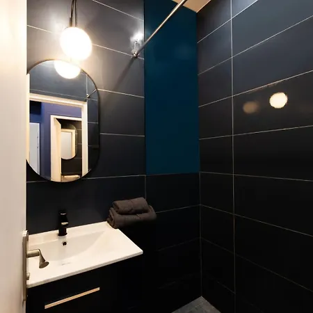 Beautiful Fully Renovated - Near Paris Apartment *