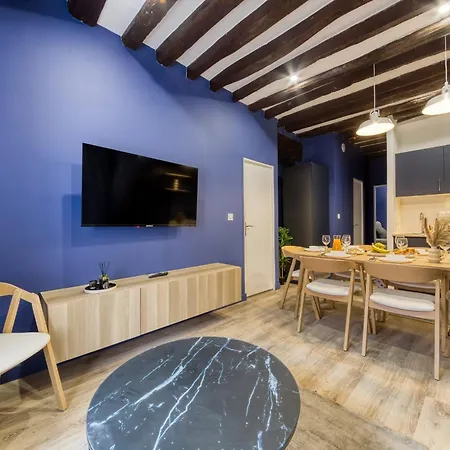 Beautiful Fully Renovated - Near Paris Apartment *