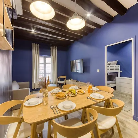 Beautiful Fully Renovated - Near Paris Apartment *